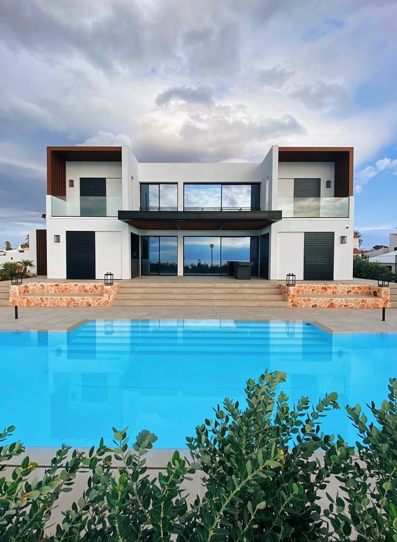 Villa Cèdre, wood and glass facade